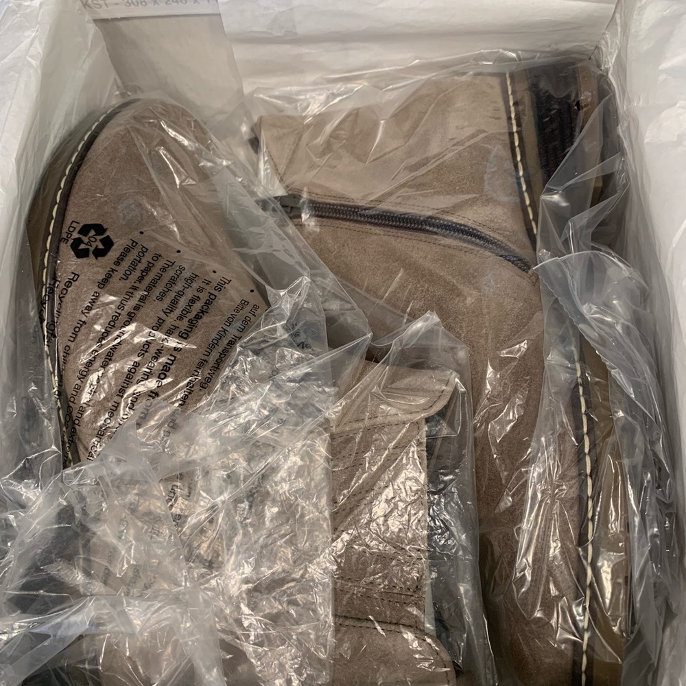 Brand new Gabor, women’s ankle boot, size 9 US, 6.5H UK.